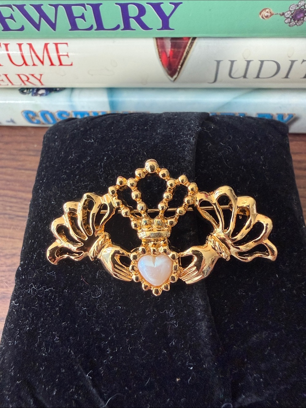 Vintage Avon Gold Tone Claddagh Brooch with Faux Pearl.